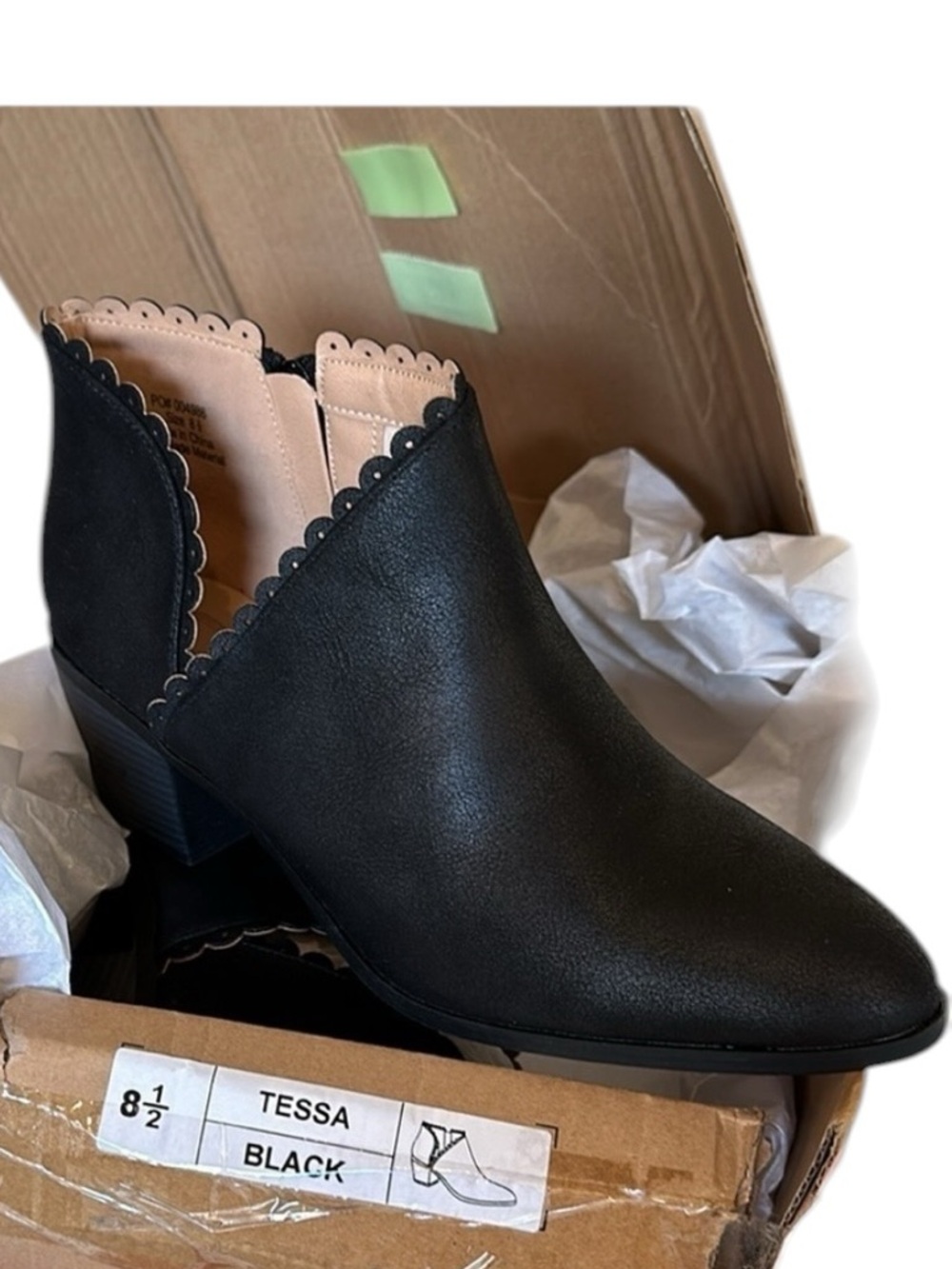 NWT Journee Collection Tessa Black scalloped Ankle Booties Sz 8.5 NEW IN BOX